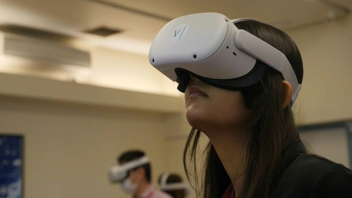  شركة بريطانية ناشئة  تطور تقنية الواقع الافتراضي (VR) حتى يتمكن الأطباء المتدربون من التعلم وتدريب مهاراتهم.
