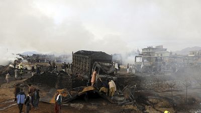 حريق ضخم نشب في ناقلات النفط والشاحنات في كابول- أفغانستان.