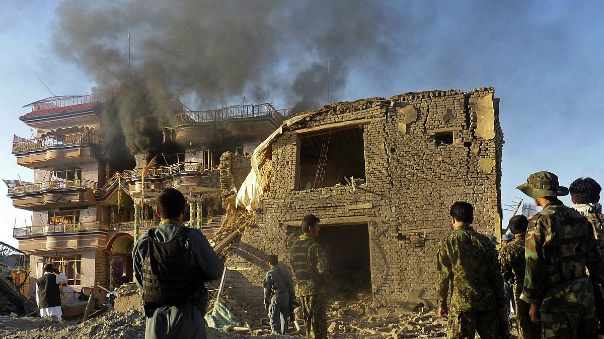 مقر أحد مكاتب المساعدات الأميركية بعد تعرضه لهجوم من حركة طالبان (أرشيف) 