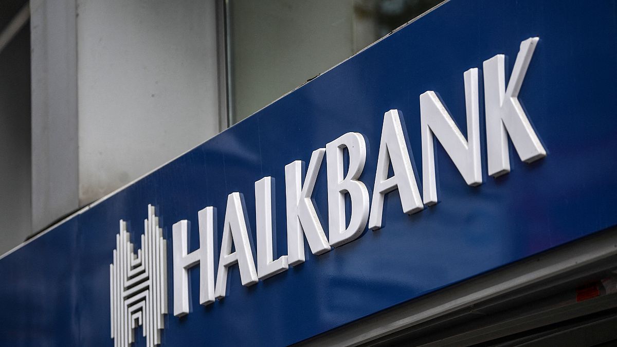 Halkbank, İran'a yönelik yaptırımları deldiği iddiasıyla New York Güney Bölgesi Federal Mahkemesi'nde yargılanıyor.