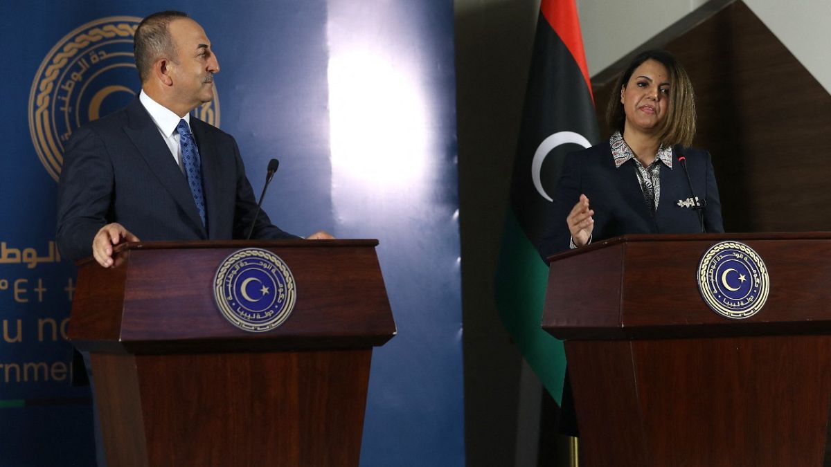  نجلاء المنقوش وزيرة الخارجية الليبية ونظيرها التركي مولود جاووش أوغلو في طرابلس، 3 مايو 2021