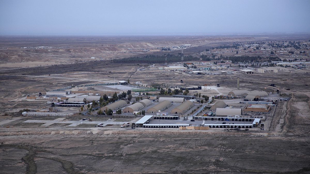 قاعدة عين الأسد الجوية في صحراء الأنبار الغربية في العراق.