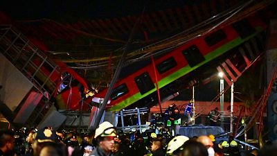 La rame du métro s'est brisée en deux en s'écrasant sur une avenue du sud de Mexico, le 4 mai 2021