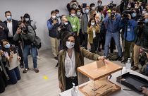 Isabel Diaz Ayuso dà il suo voto durante le elezioni regionali a Madrid, Spagna, martedì 4 maggio 2021