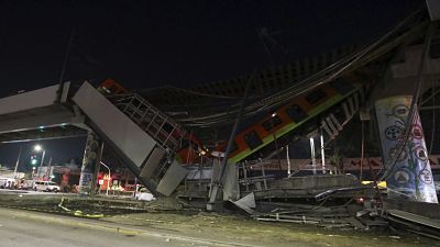 مشاهد فيديو لجسر المترو الذي انهار في مكسيكو وأدى إلى مقتل 23 شخصاً