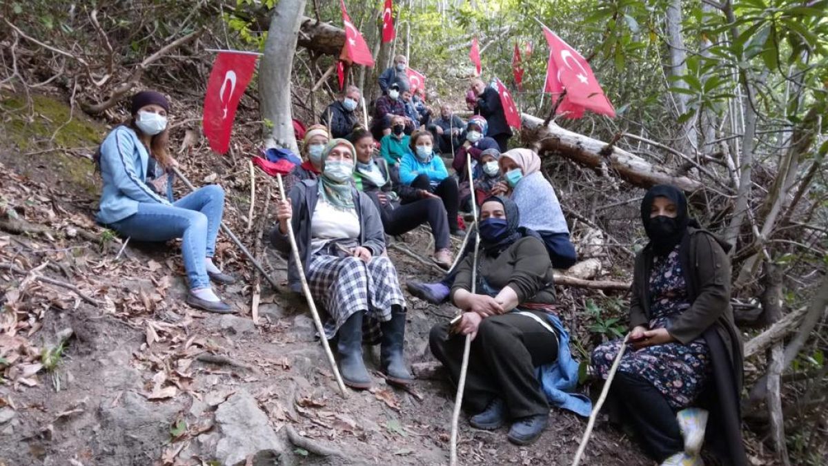 Cengiz İnşaat'in İkizdere'de çalışma yürüttüğü taş ocağı bölge halkı tarafından protesto ediliyor