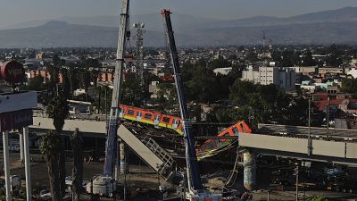 Metro de Ciudad de México siniestrado en un puente elevado
