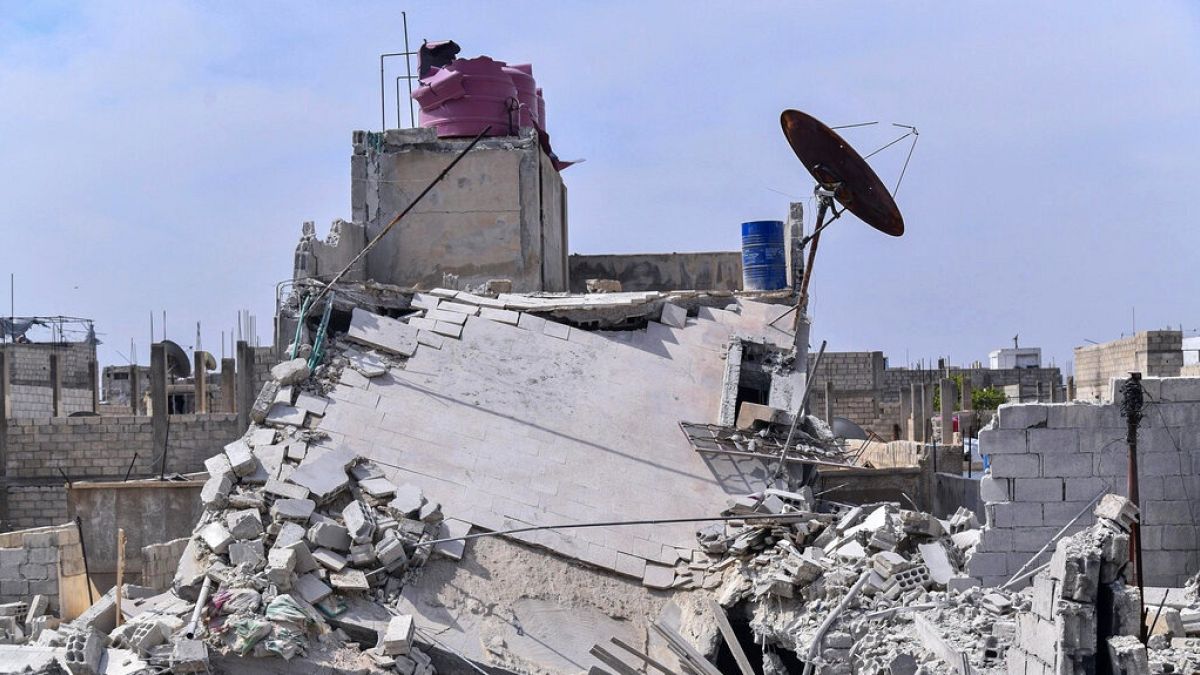 Egy április 22-i izraeli támadásban megsérült szír épület