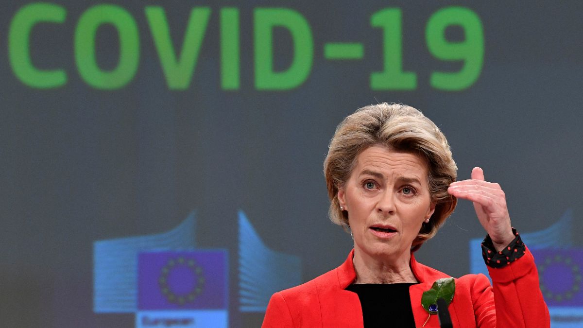 marzo 2021, la presiddente della Commissione europea Ursula Von Der Leyen parla con i media