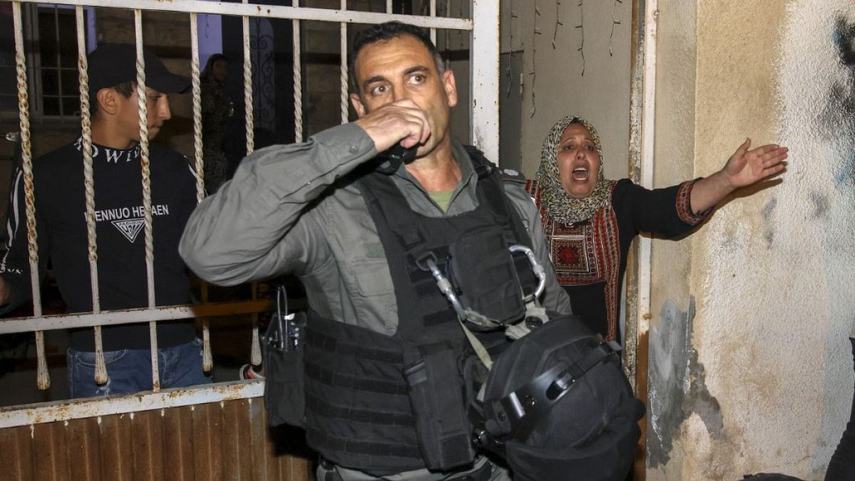 شاهد: مواجهات في القدس الشرقية احتجاجا على إخلاء منازل فلسطينيين لإسكان مستوطنين يهود