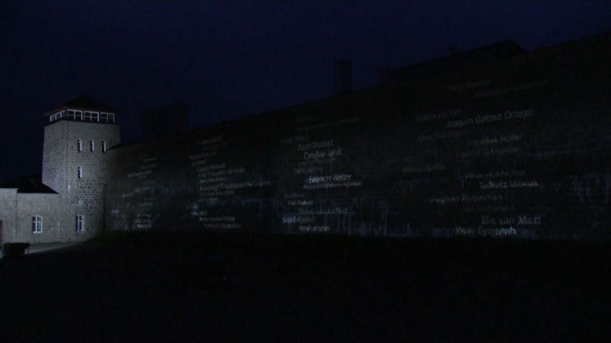 Klang- und Videoinstallation an der Außenmauer des ehemaligen KZs Mauthausen