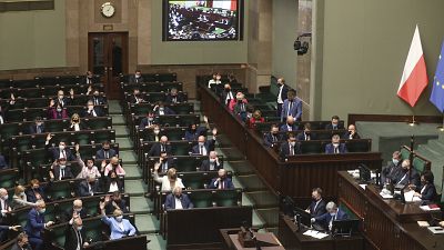 A lengyel parlament a helyreállítási alapról szóló szavazáskor
