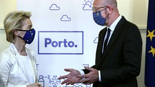 رئيس المجلس الأوروبي شارل ميشال و رئيسة المفوضية الأوروبية أورسولا فون دير لاين، قبل انعقاد القمة الاجتماعية، بورتو ، البرتغال، الجمعة 7 مايو 2021