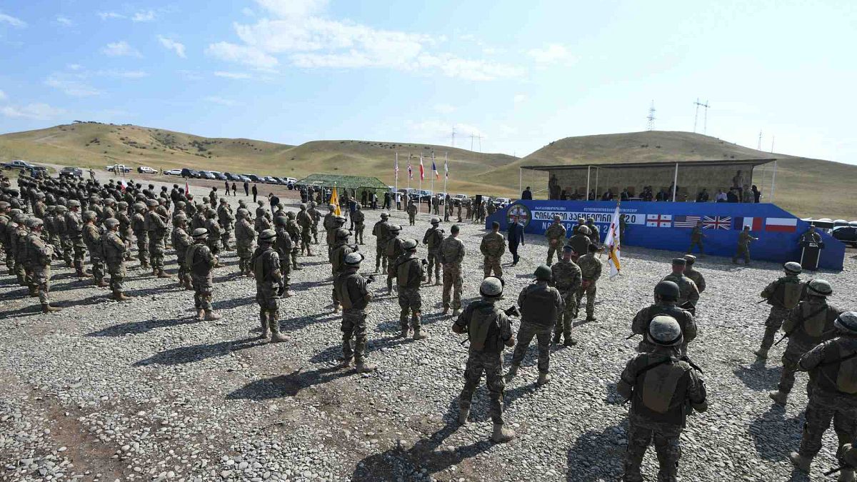 جنود أمريكيون يحضرون الحفل الختامي للتدريبات العسكرية المشتركة لـ "Noble Partner 2020" مع قوات الناتو في مركز تدريب "فازياني" خارج تبليسي، جورجيا، 18 سبتمبر 2020 