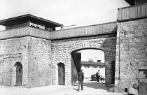 Entrada principal al campo de concentración de Mauthausen poco después de su liberación