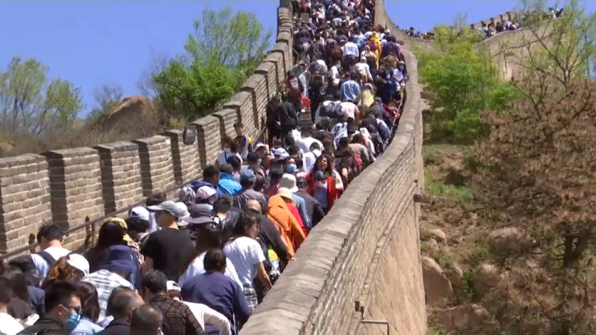 Поток туристов на Великой Китайскй стене