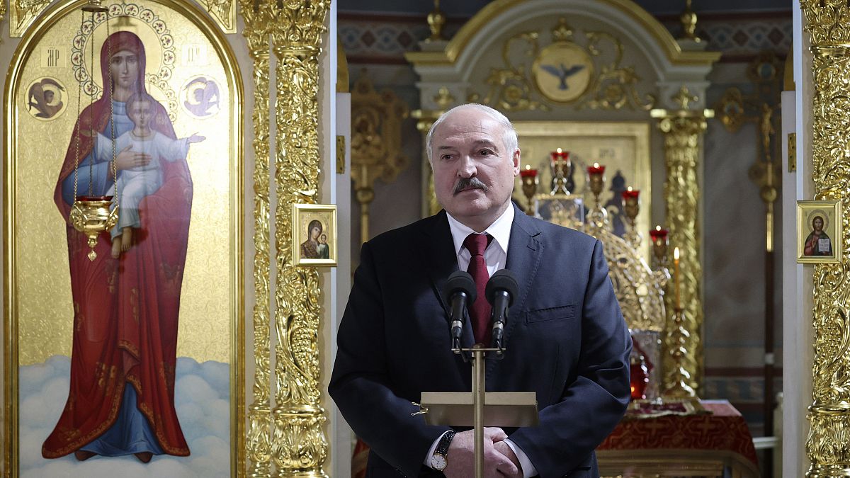 Президент Беларуси на пасхальном богослужении в Турове, 2 мая 2021 г.