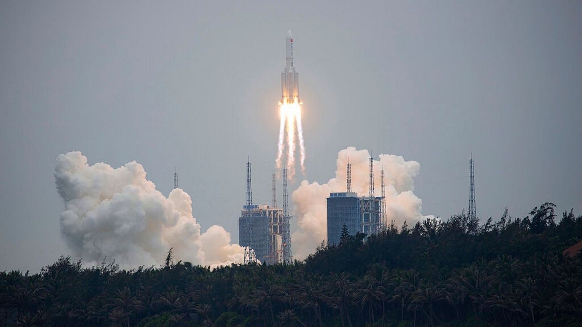 پرتاب موشک غول‌پیکر چین به فضا