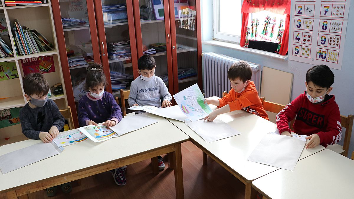 Türk Tabipleri Birliği: Pandemi döneminde okullar tekrar açılsın