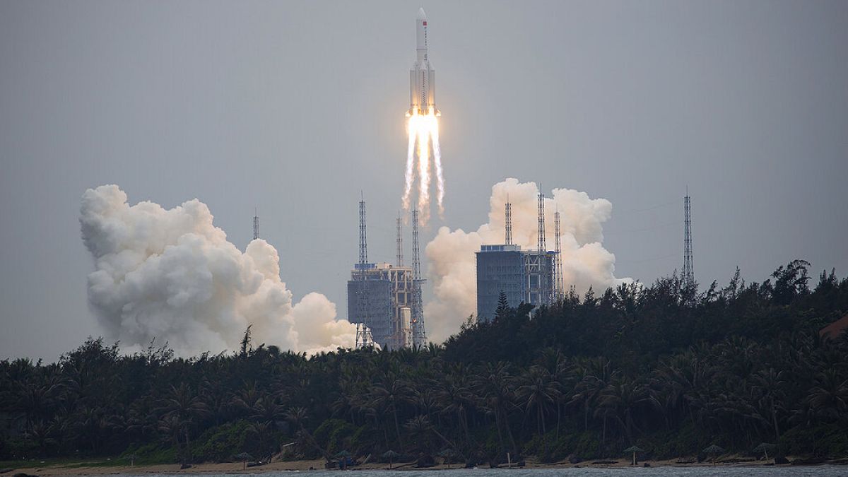 Çin'e ait Long March 5B roketi 29 Nisan'da uzaya fırlatılmıştı.
