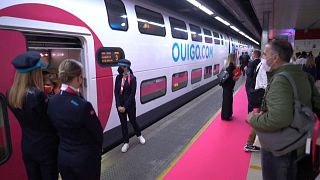 El tren inaugural Ouigo llega a Barcelona desde Madrid