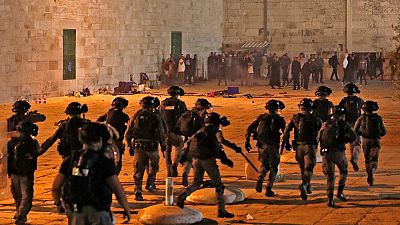 Casi 200 heridos en los enfrentamientos en la Explanada de las Mezquitas de Jerusalén