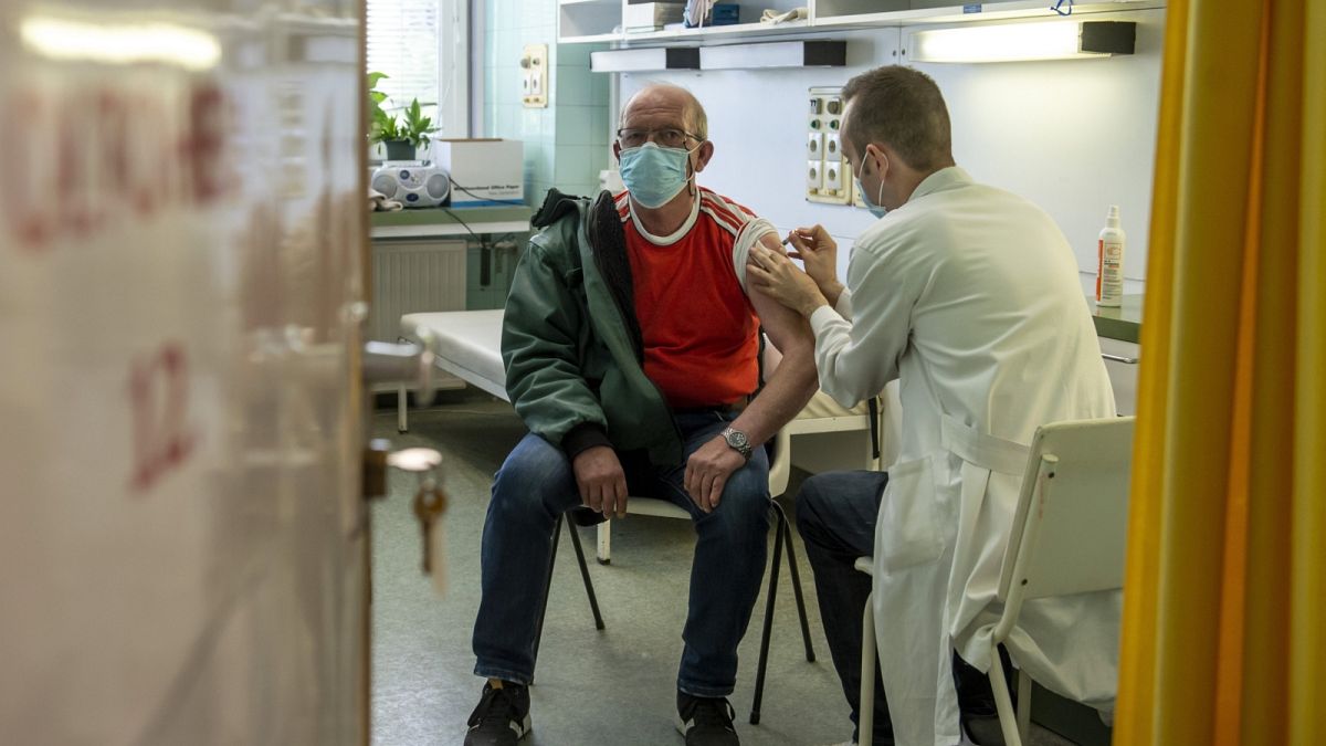 Koronavírus elleni oltás az egri Markhot Ferenc Kórházban
