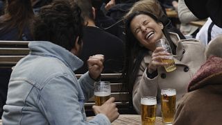 In Belgien öffnen die Straßencafés