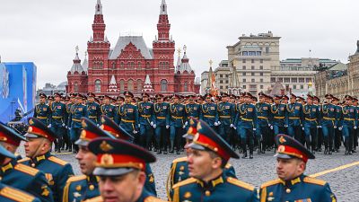 Die zentrale Siegesparade mit 12.000 Soldaten fand auf dem Roten Platz in Moskau statt