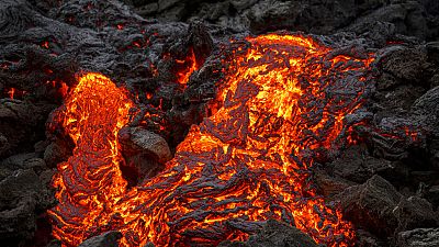 Vulkan auf Island spuckt mehr als 400 Meter hohe Lava-Geysire