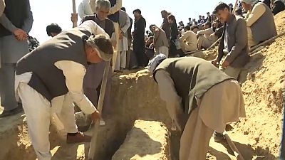 Temetik az afgán diáklányokat