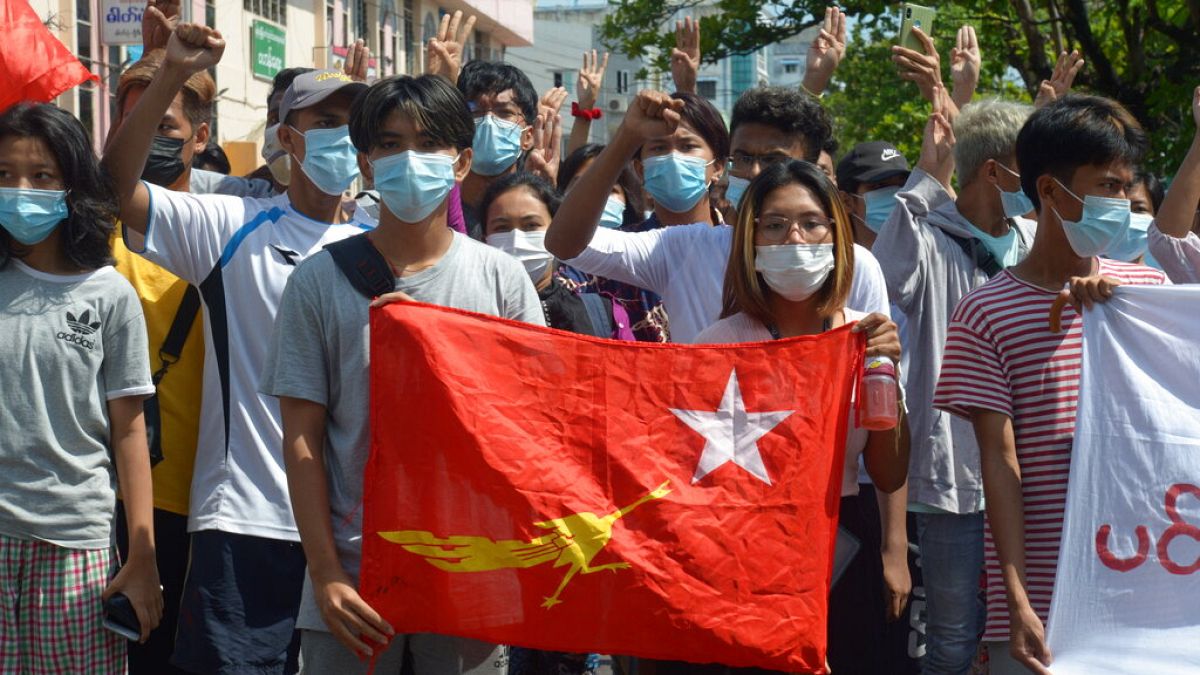 Myanmar'da sivil halkın protestoları askeri darbenin ardından 3 ay geçmesine rağmen devam ediyor.