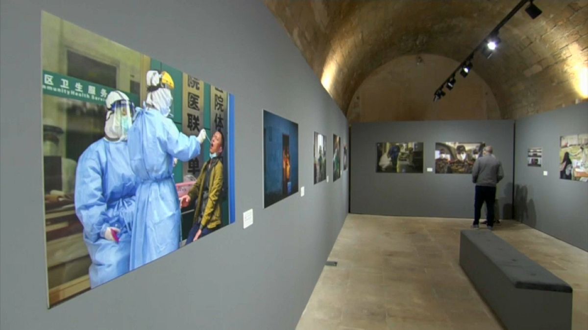 Выставка фотографий о пандемии в Рабате