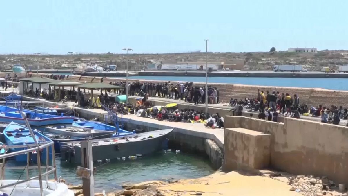 Elsodorja a menekülthullám Lampedusát