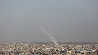 Gerusalemme, razzi di Hamas. "Raid israeliani causano 20 morti"