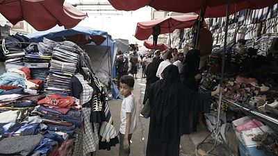 اليمنيون في مدينة مأرب المحاصرة يستعدون للاحتفال بعيد الفطر