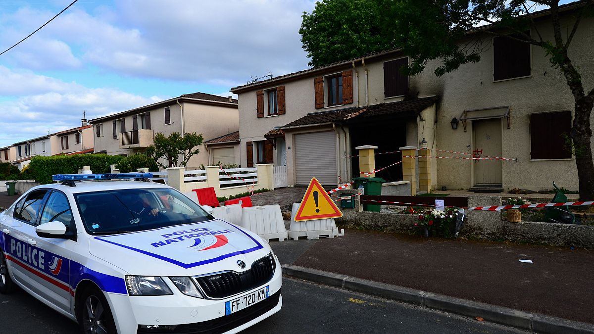 سيارة شرطة متوقفة خارج منزل في فرنسا- أرشيف