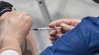 Már a 12-15 éveseket is olthatják Pfizer/BioNTech vakcinával az Egyesült Államokban – képünk illusztráció