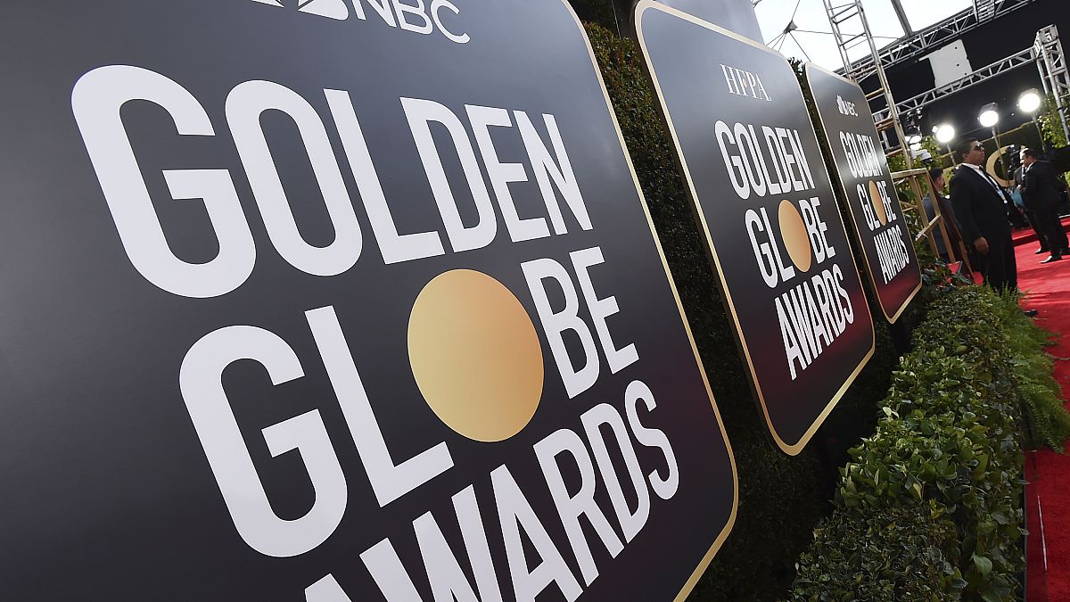 لافتات تروج للجوائز السنوية الـ 77 لجوائز غولدن غلوب في بيفرلي هيلز، كاليفورنيا.