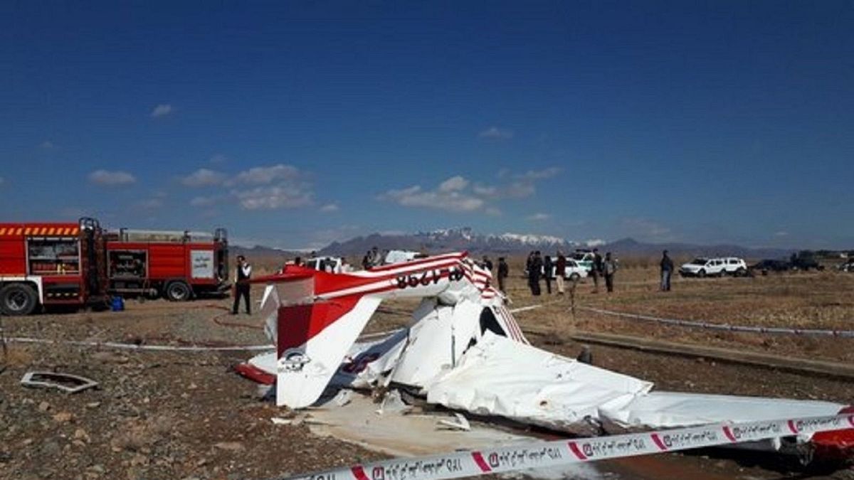 سقوط هواپیمای سبک در فرودگاه اراک