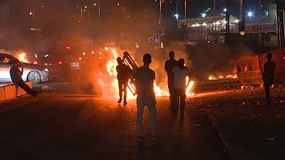 شاهد: اشتباكات ليلية بين الشرطة الإسرائيلية ومتظاهرين فلسطينيين في القدس
