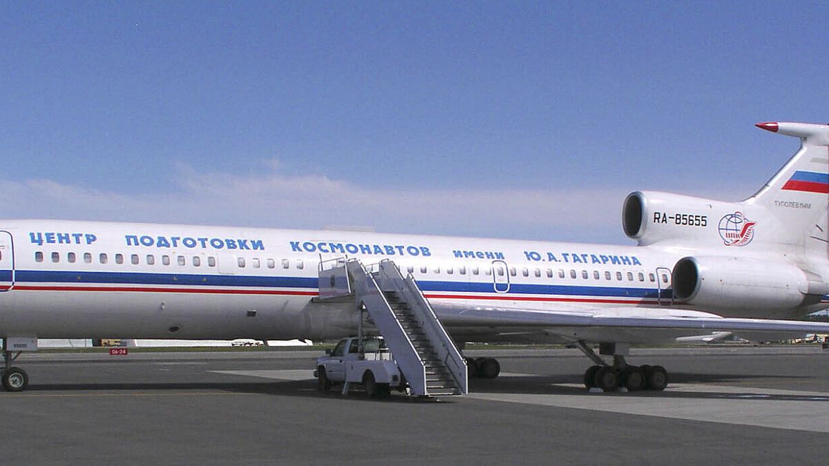 Tu-154 на аэродроме в штате Аляска, 2004 г. - Президент РФ внес в Думу законопроект о выходе России из ДОН