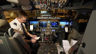 Felszállás előtti ellenőrzés egy Boeing 737 Max pilótafülkéjében 2021. március 1-én