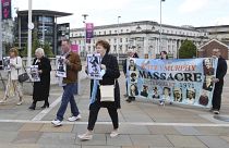 Les proches des victimes du "massacre de Ballymurphy", ce 11/05/2021 à Belfast (Irlande du nord)