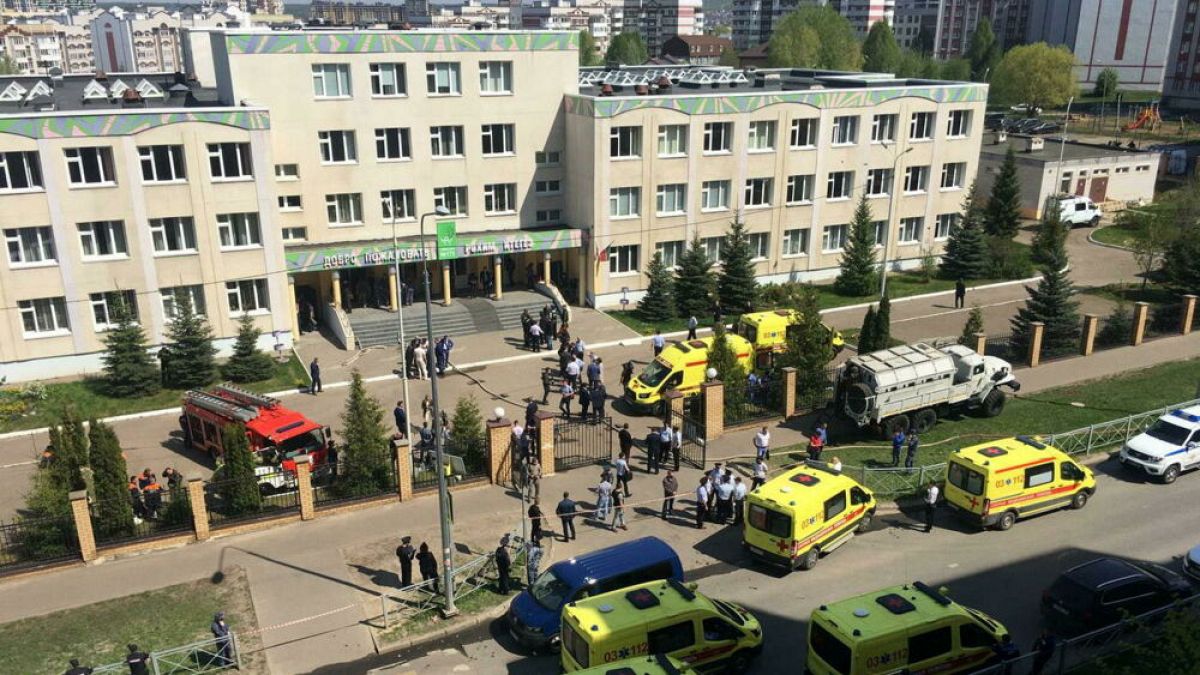 Jovem de 19 anos mata nove pessoas em escola russa
