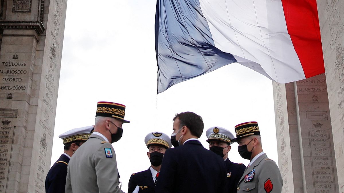 Fransız generaller ve Macron