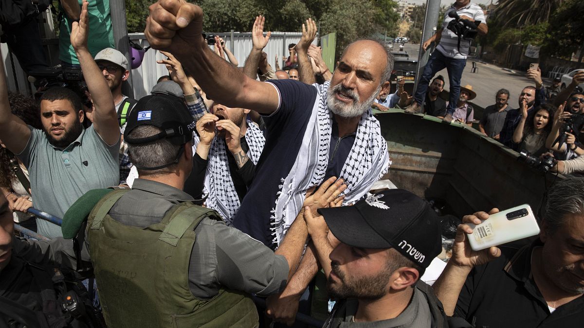 مواجهات عنيفة بين فلسطينيين والشرطة الإسرائيلية في القدس