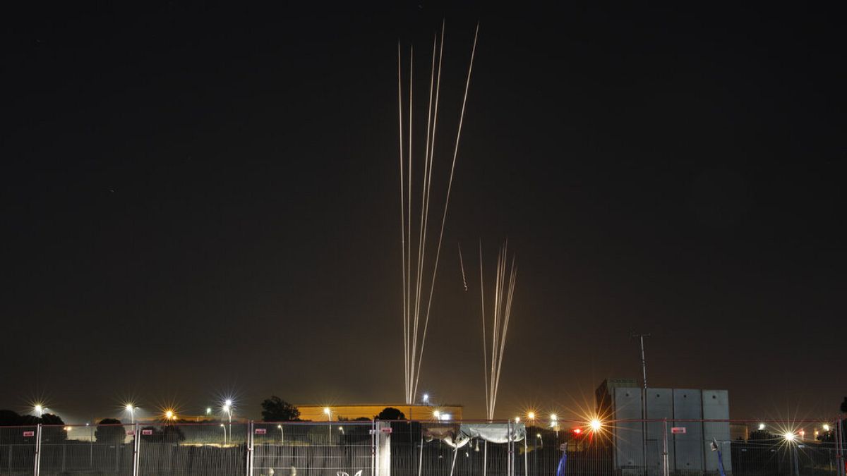 Noche de sirenas antiaéreas en Israel por el lanzamiento masivo de cohetes desde Gaza