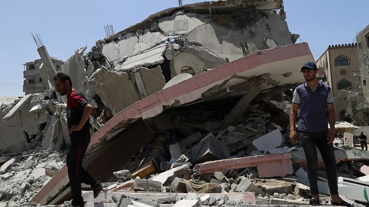 مبنى في غزة انهار بالكامل إثر قصف إسرائيلي