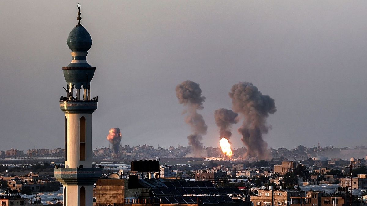 نمای دور از انفجارهای غزه
